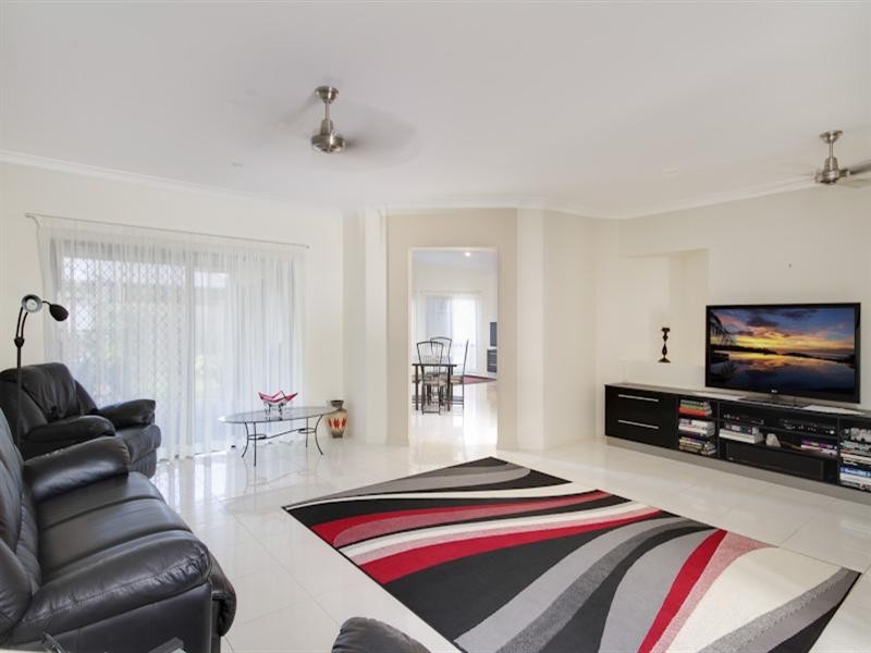 10 Charnley Avenue, Bentley Park QLD 4869