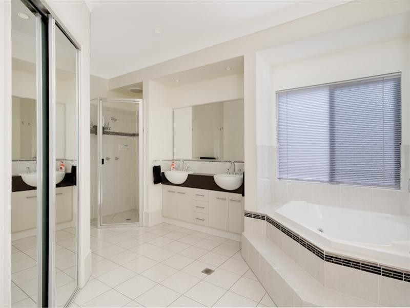 10 Charnley Avenue, Bentley Park QLD 4869