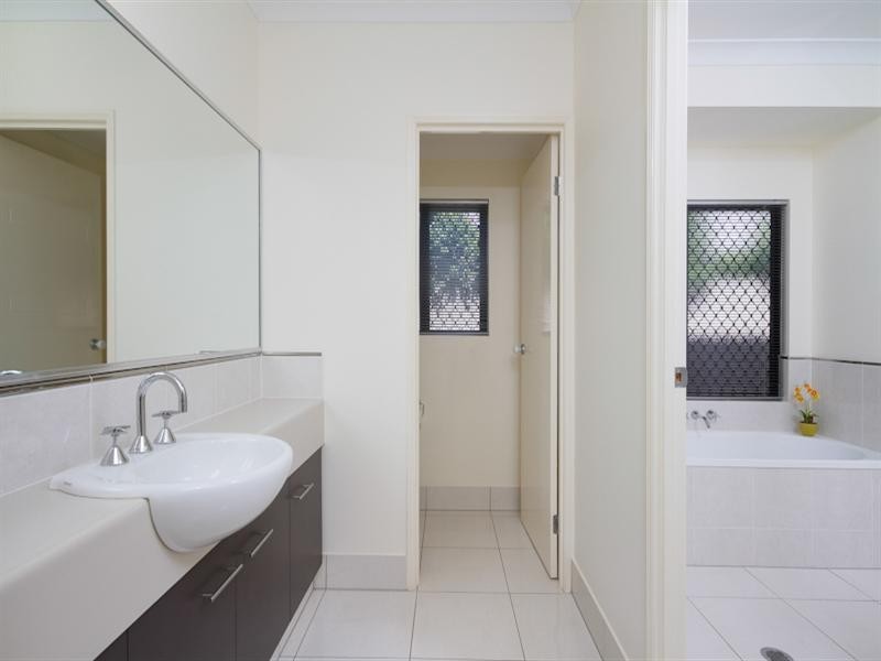 10 Charnley Avenue, Bentley Park QLD 4869