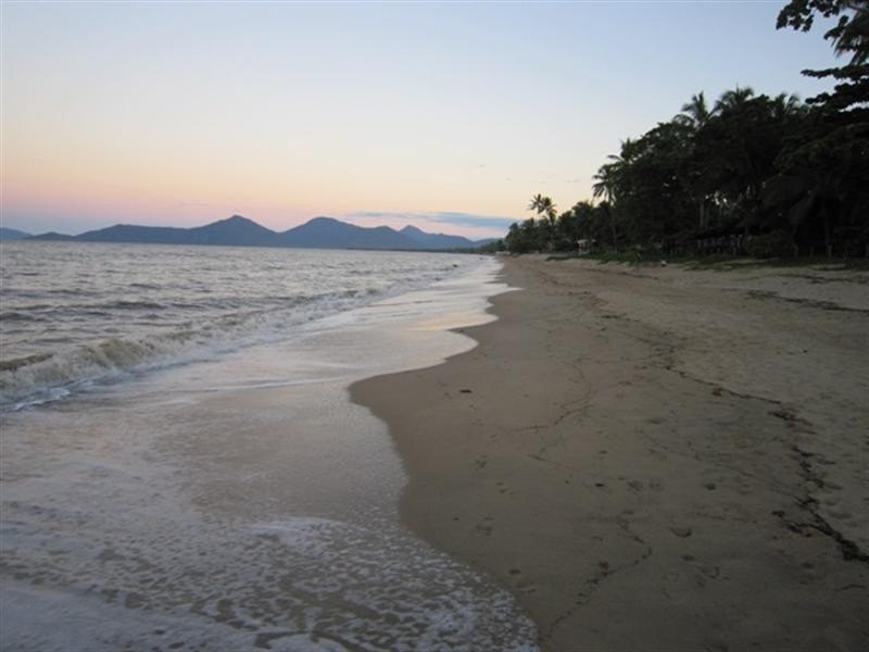 Holloways Beach QLD 4878