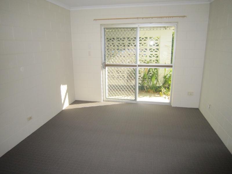 Holloways Beach QLD 4878