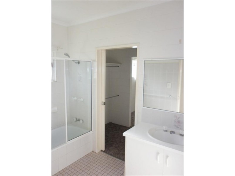 1 Fishburn Street, Bentley Park QLD 4869