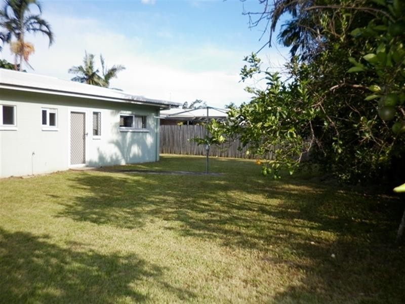 1 Fishburn Street, Bentley Park QLD 4869