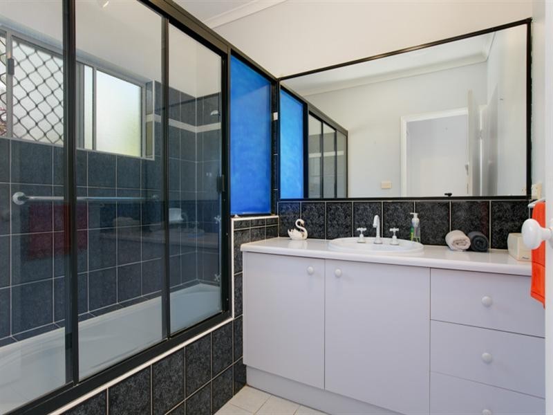 Bentley Park QLD 4869