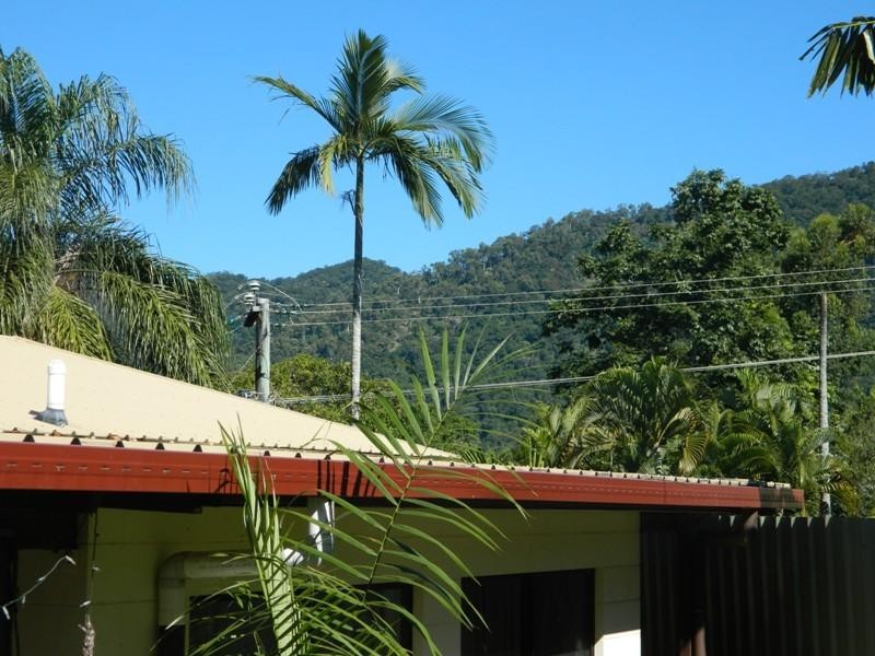 16 Beatrice Street, Mooroobool QLD 4870