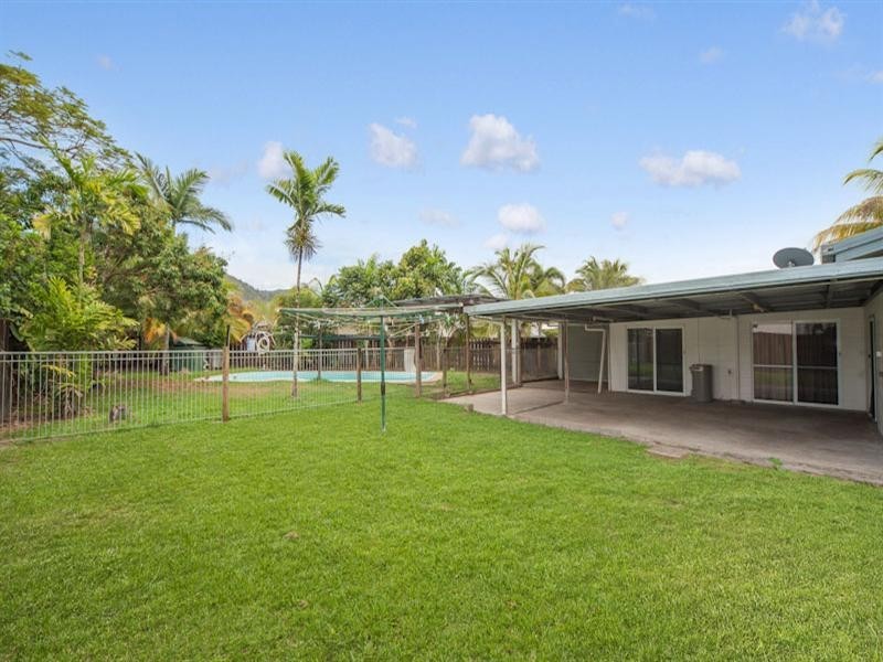 9 Paradise Close, White Rock QLD 4868
