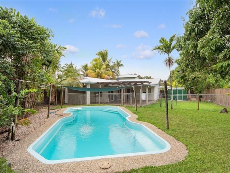 9 Paradise Close, White Rock QLD 4868