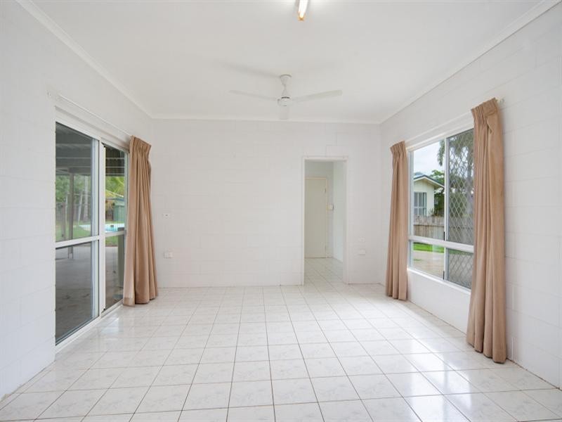 9 Paradise Close, White Rock QLD 4868