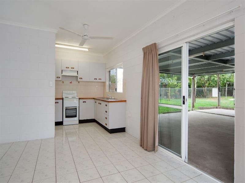 9 Paradise Close, White Rock QLD 4868