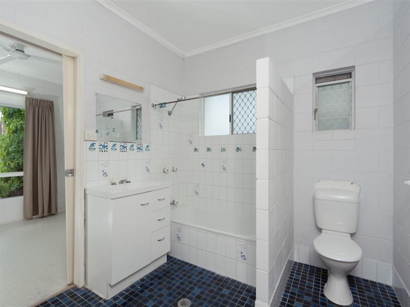 9 Paradise Close, White Rock QLD 4868