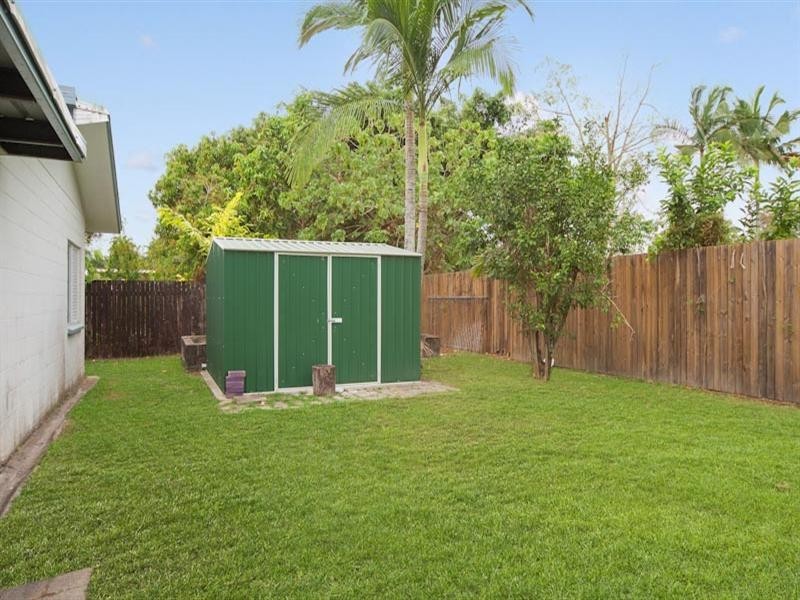 9 Paradise Close, White Rock QLD 4868