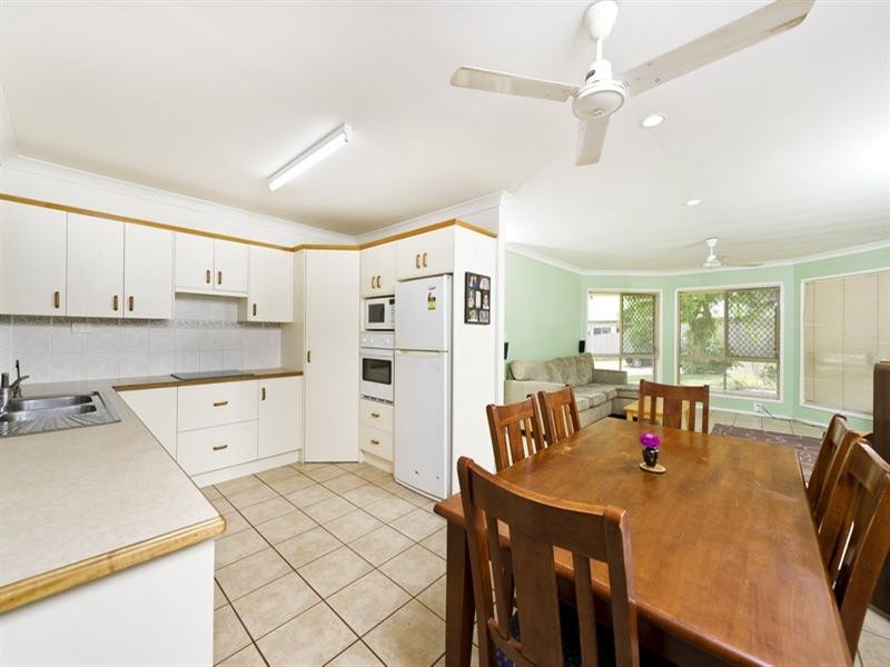 7 Thorpe Place, Bentley Park QLD 4869