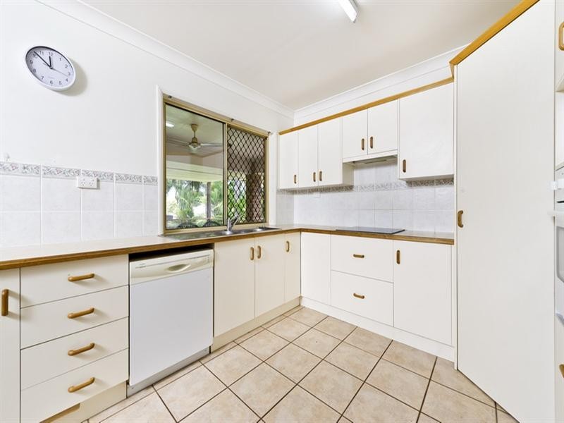 7 Thorpe Place, Bentley Park QLD 4869