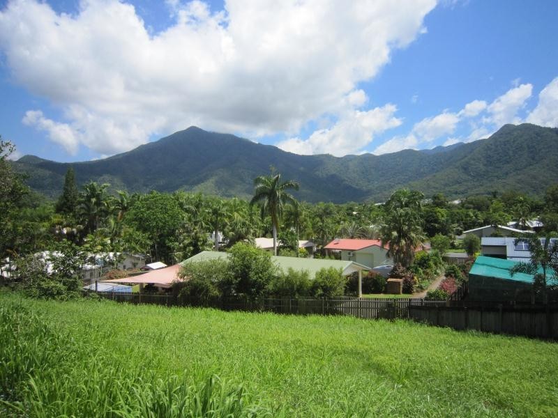 28 Allinga Close, Bentley Park QLD 4869