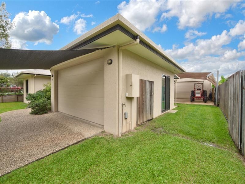 4 Hillman Place, Bentley Park QLD 4869