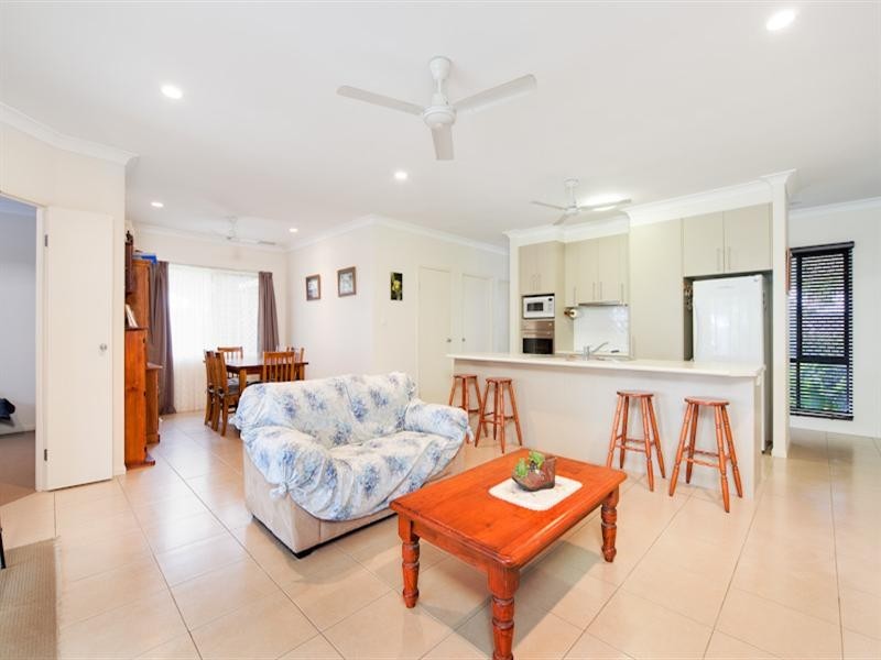 4 Hillman Place, Bentley Park QLD 4869