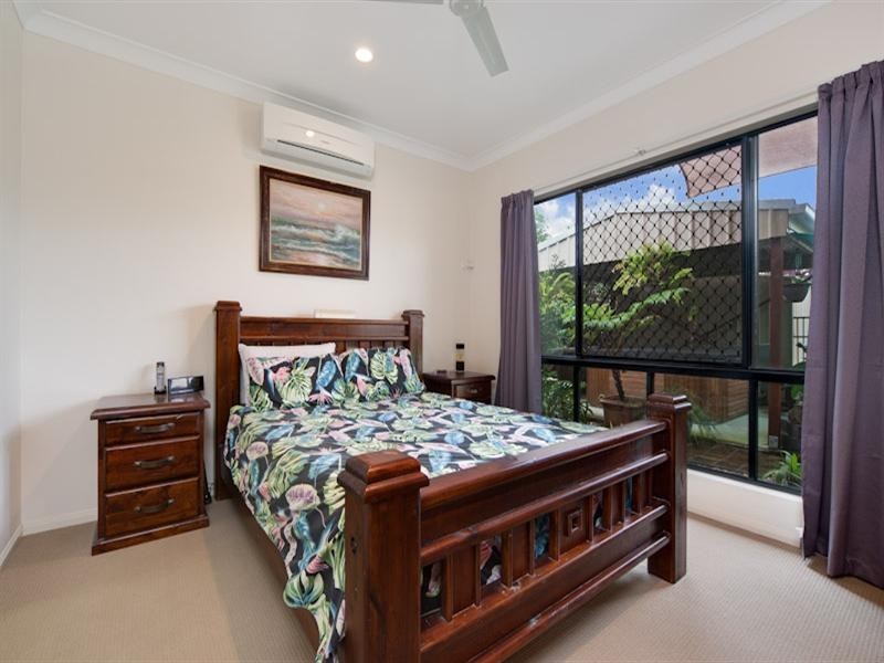 4 Hillman Place, Bentley Park QLD 4869