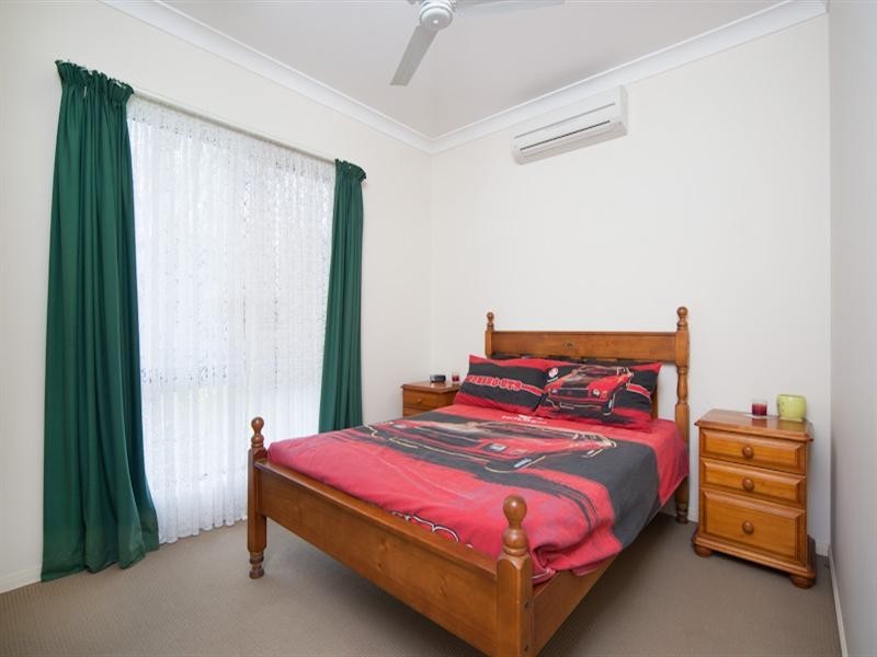 4 Hillman Place, Bentley Park QLD 4869