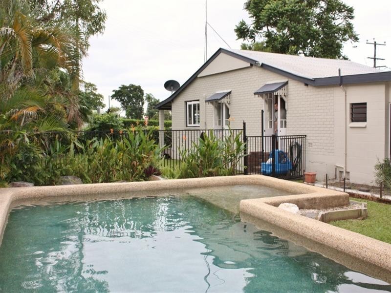 4 Coombs Street, White Rock QLD 4868