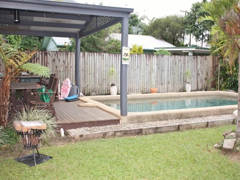 4 Coombs Street, White Rock QLD 4868