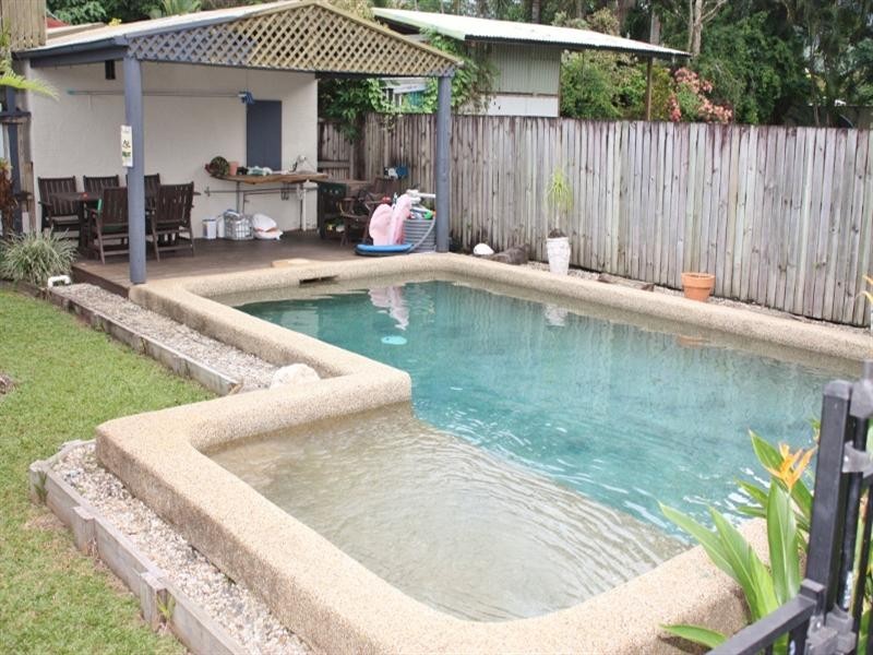 4 Coombs Street, White Rock QLD 4868