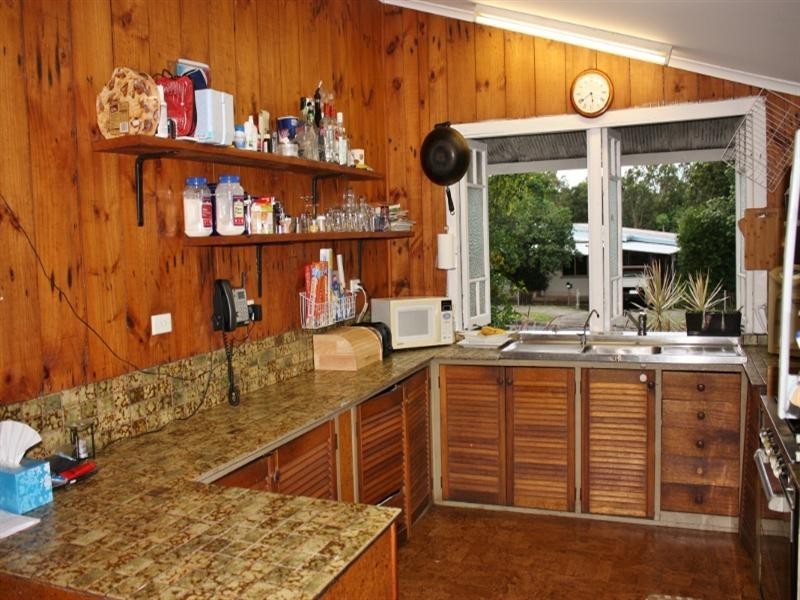 4 Coombs Street, White Rock QLD 4868