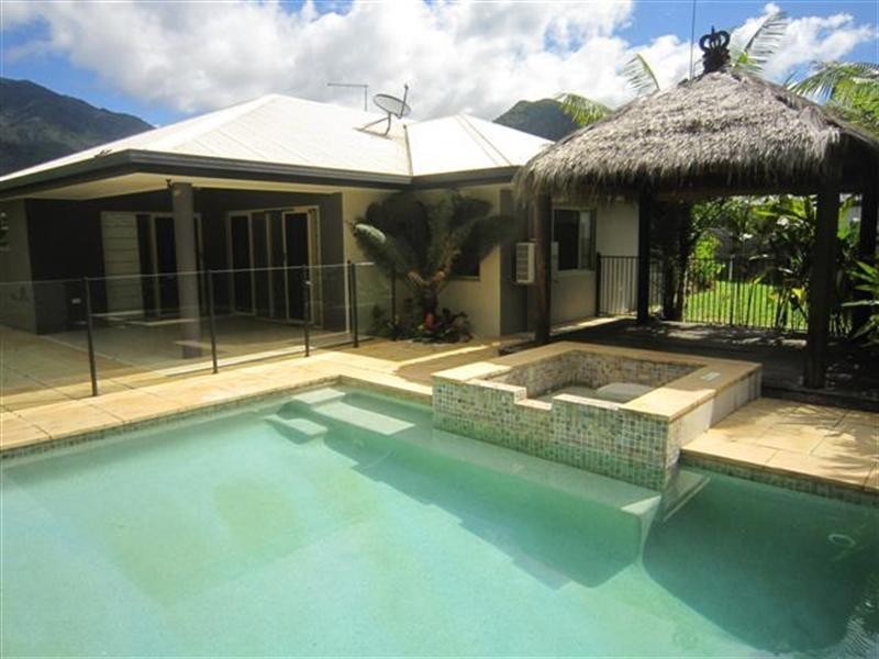 18 Cliffdale Street, Bentley Park QLD 4869