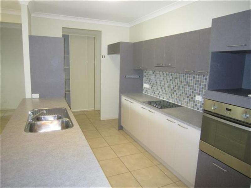 18 Cliffdale Street, Bentley Park QLD 4869