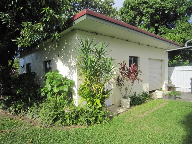 52 Hayward Street, Mooroobool QLD 4870