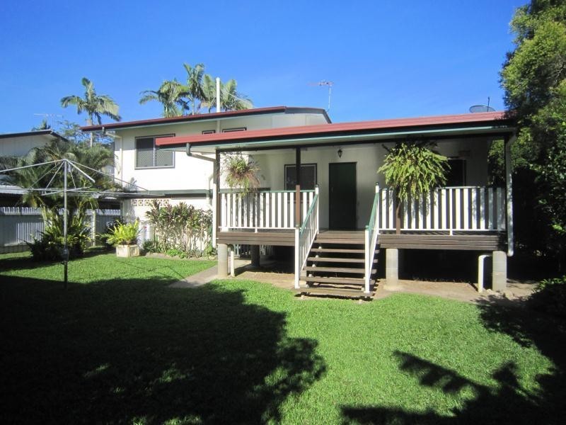 52 Hayward Street, Mooroobool QLD 4870