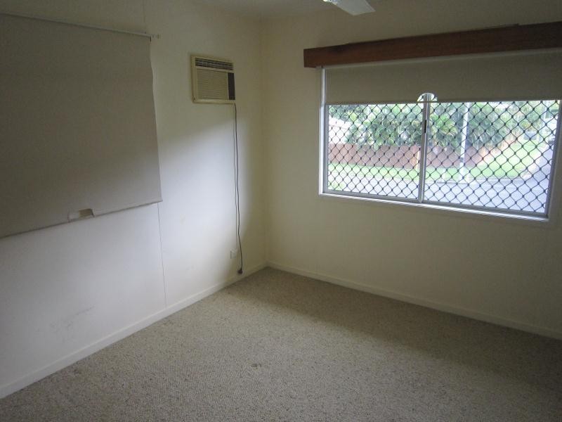 52 Hayward Street, Mooroobool QLD 4870