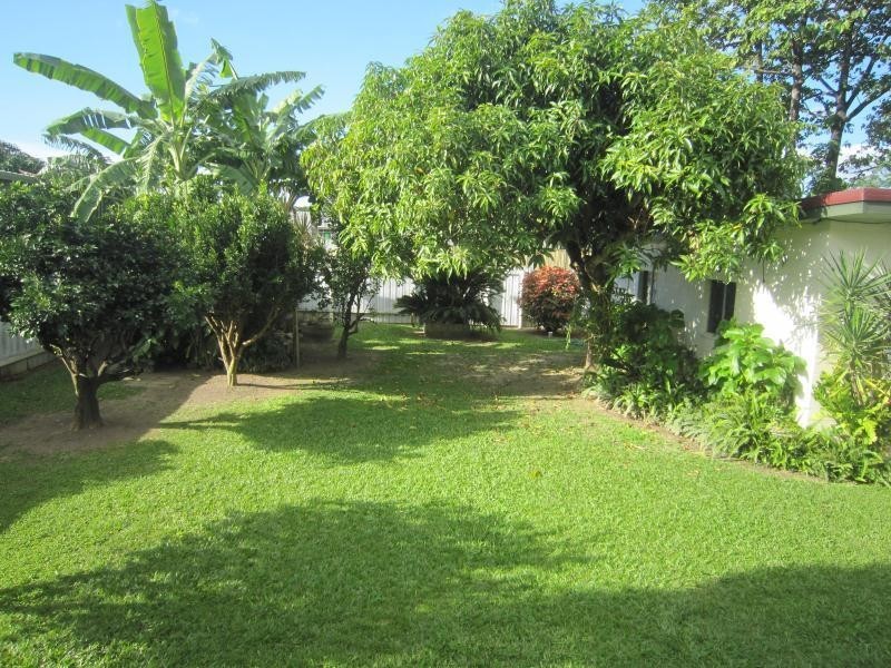 52 Hayward Street, Mooroobool QLD 4870