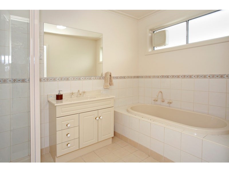 3 Glenys Court, Belmont VIC 3216