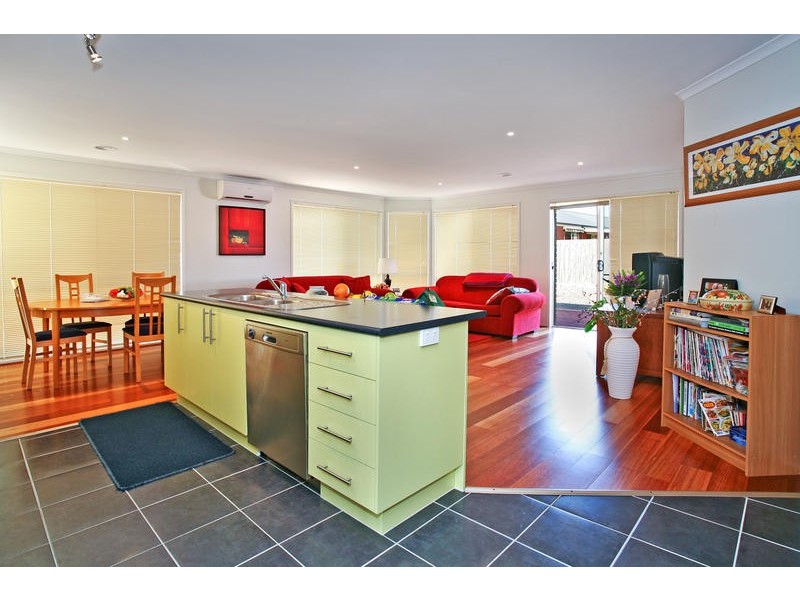 24 Semillion Place, Waurn Ponds VIC 3216