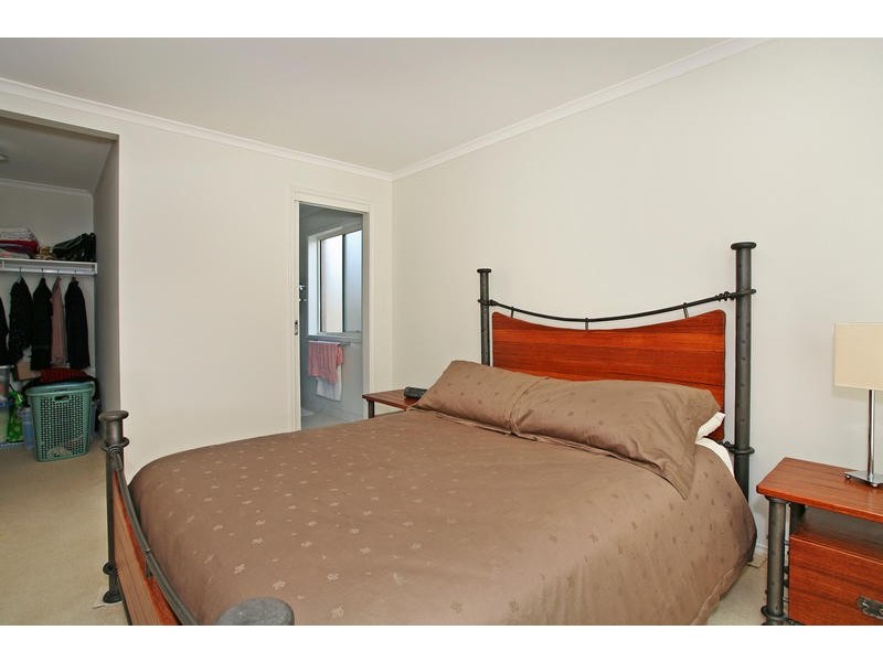 24 Semillion Place, Waurn Ponds VIC 3216