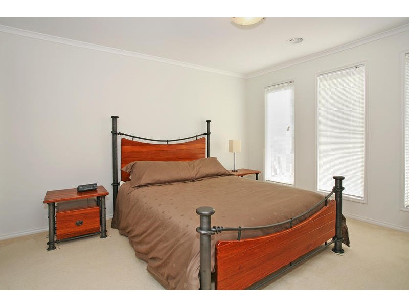 24 Semillion Place, Waurn Ponds VIC 3216