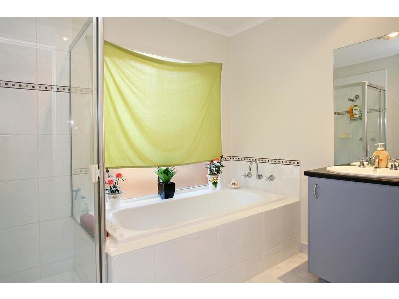 24 Semillion Place, Waurn Ponds VIC 3216