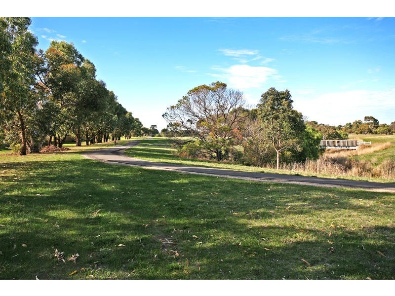 22 Southdown Crescent, Belmont VIC 3216