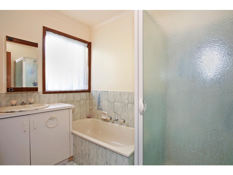 4 Sandalwood Court, Grovedale VIC 3216