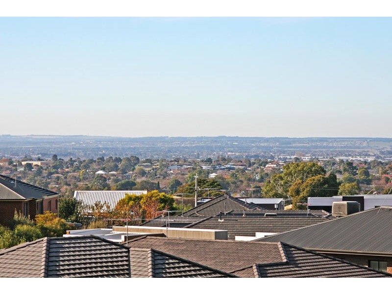 2 Madeline Drive, Wandana Heights VIC 3216