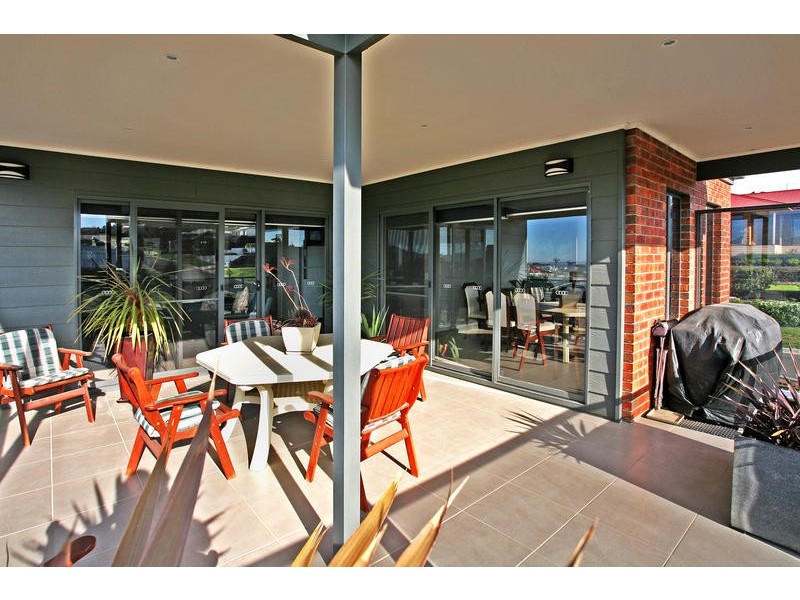 2 Madeline Drive, Wandana Heights VIC 3216