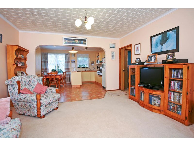 30 Fidge Crescent, Breakwater VIC 3219