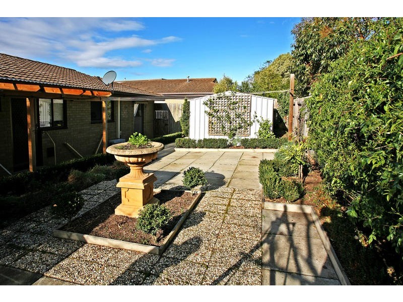 Unit 3/16 Cara Road, Highton VIC 3216