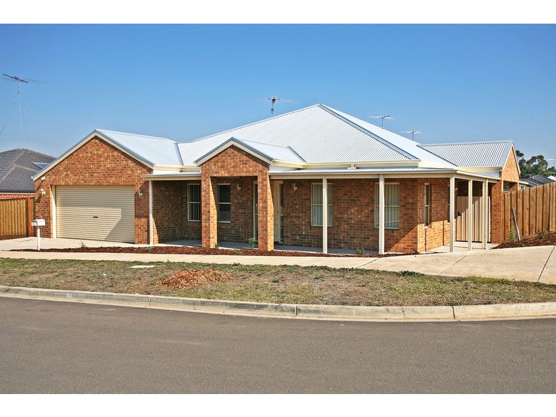 16 Thwaites Close, Highton VIC 3216