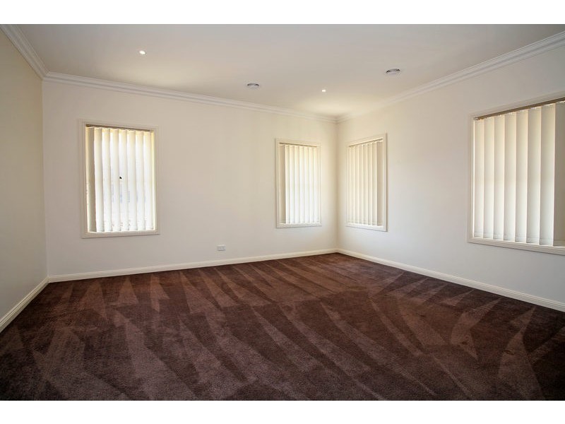 16 Thwaites Close, Highton VIC 3216