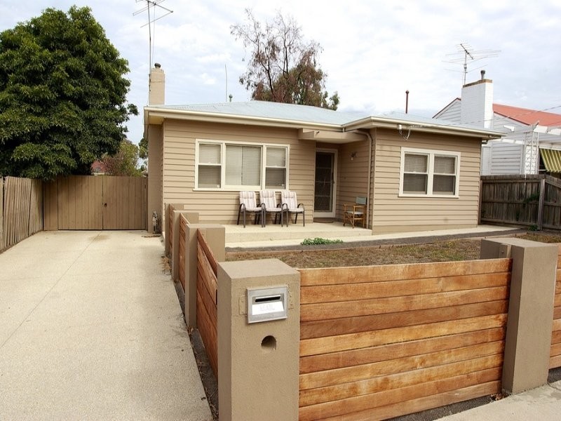 11 Marjorie Avenue, Belmont VIC 3216