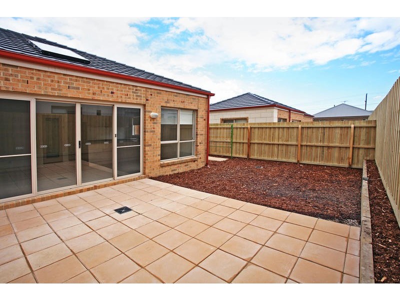 1/32 Blackheath Mews, Waurn Ponds VIC 3216