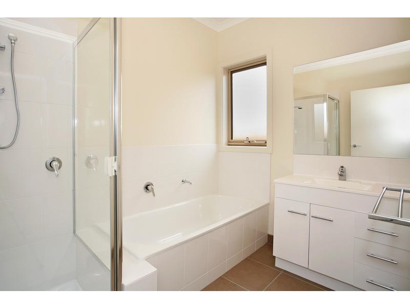 1/32 Blackheath Mews, Waurn Ponds VIC 3216