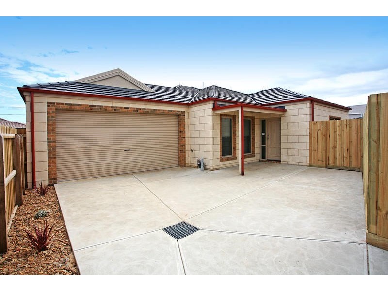 2/32 Blackheath Mews, Waurn Ponds VIC 3216
