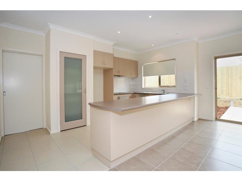 2/32 Blackheath Mews, Waurn Ponds VIC 3216